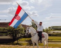 Lijepa naša - Zastava s Vašim natpisom po želji