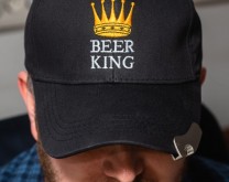 Beer King - kapa s otvaračem za pivo;