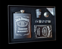 Jack Daniel's set - pljoska, čašica, igrače karte i kockice